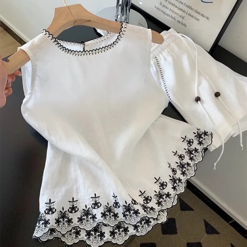 Gilet en dentelle brodée pour  - Sewing Vest avis et prix