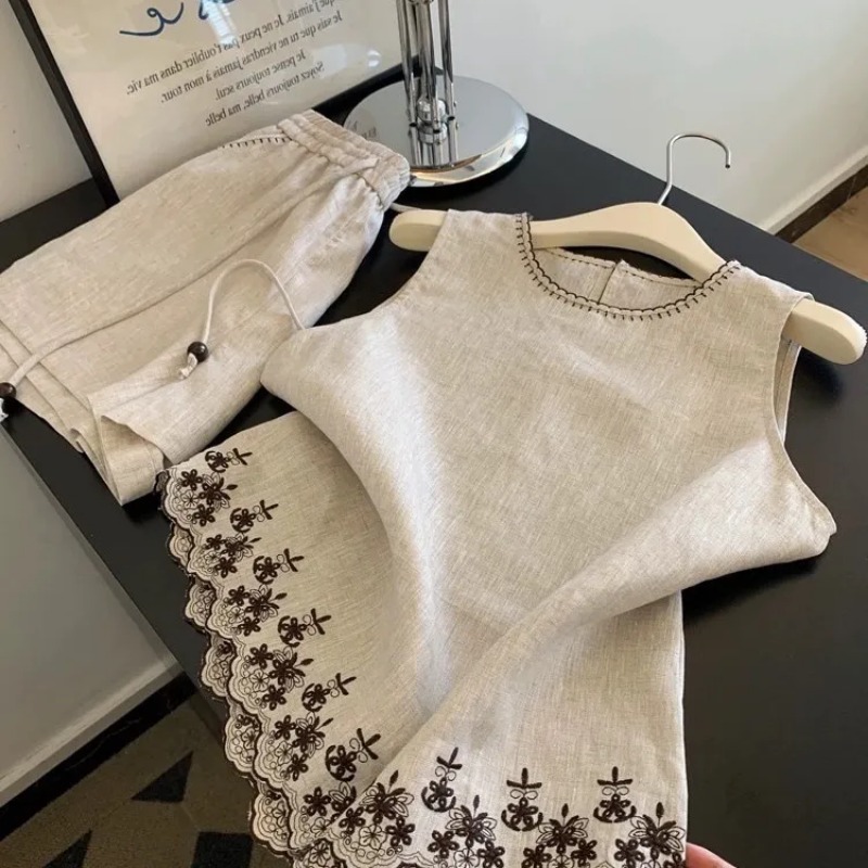 Gilet en dentelle brodée pour  - Sewing Vest avis et prix